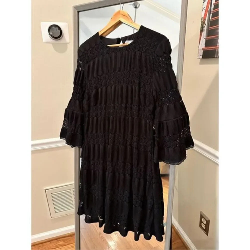 New York‎ & Company Lace Shift Long Sleeve Medium
